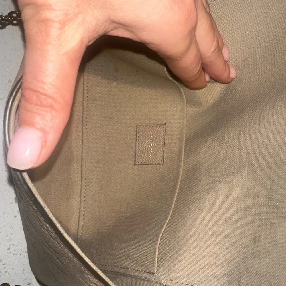 Louis Vuitton Beige Crossbody Bag with Gold Chain - Picture 4 of 13